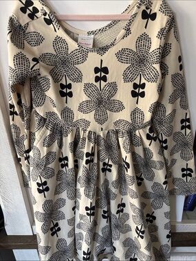 Size 120 (6/7) Hanna Andersson Cream Dress with Black Floral Print